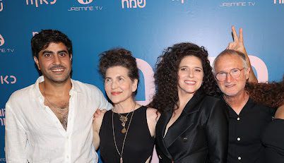 החברים מ"קופה ראשית" באו לפרגן: נועה קולר השיקה סדרה