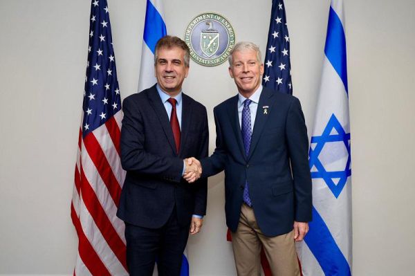 עימות חריף בין כהן לאמריקנים; הבכיר ביטל את הגעתו לארץ