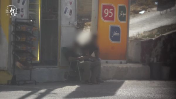 תיעוד נדיר: מסתערבים "קוטפים" מחבל מתחנת דלק