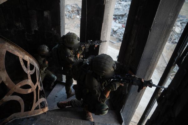 בהתאם להפסקת האש: כוחות צה"ל נותרו בהיערכות בעזה | צפו