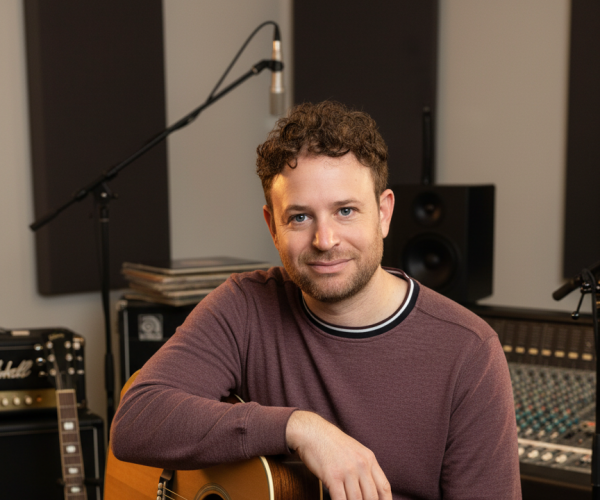 בין משמרות: הרופא והזמר אלישע גושן באלבום בכורה