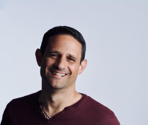 היוצר הסרוג והמילואימניק אמיר בן גל באלבום בכורה