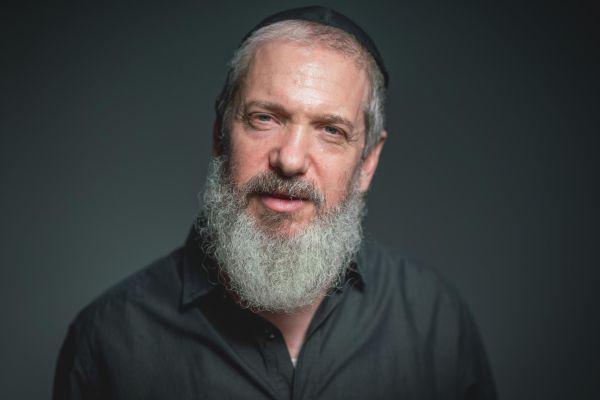 שני עשורים אחרי שנכתב: יהושע לימוני משחרר את "הנה הוא בא"