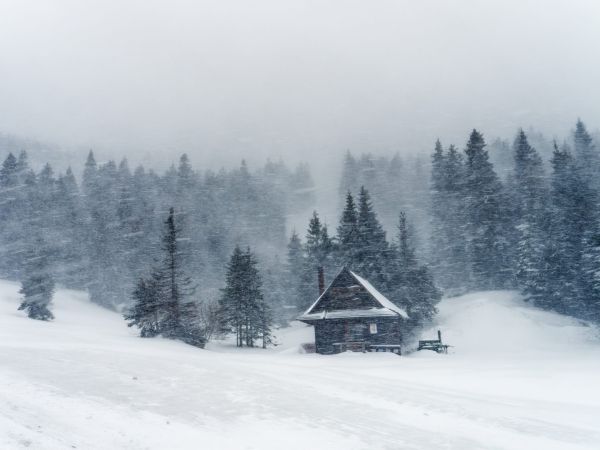 ישראלים נתקעו בסופת ענק בנאפל. צפו בחילוץ