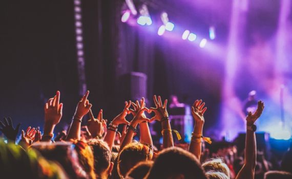 אבל בעולם המוזיקה: חבר הלהקה האהובה נפטר בגיל 48 בלבד