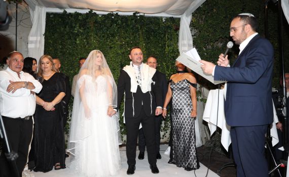 היה מיקרופון? כוכב הטיקטוק אלכס שולץ ולינוי התחתנו הערב