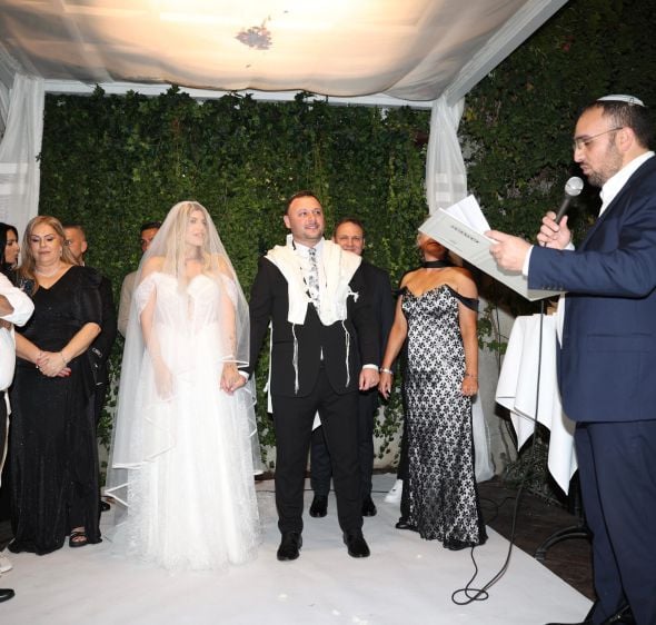 היה מיקרופון? כוכב הטיקטוק אלכס שולץ ולינוי התחתנו הערב