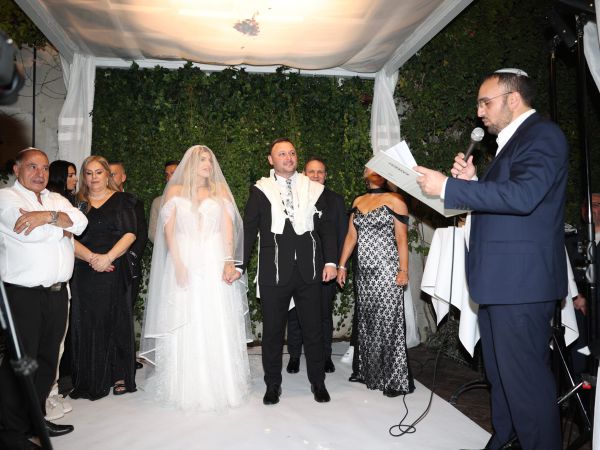 היה מיקרופון? כוכב הטיקטוק אלכס שולץ ולינוי התחתנו הערב