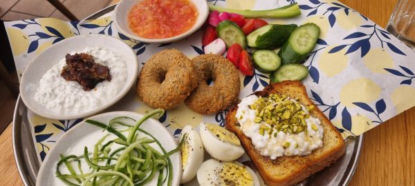 ניסינו את הטרנד החדש במסעדות: קוטג' בכל מנה