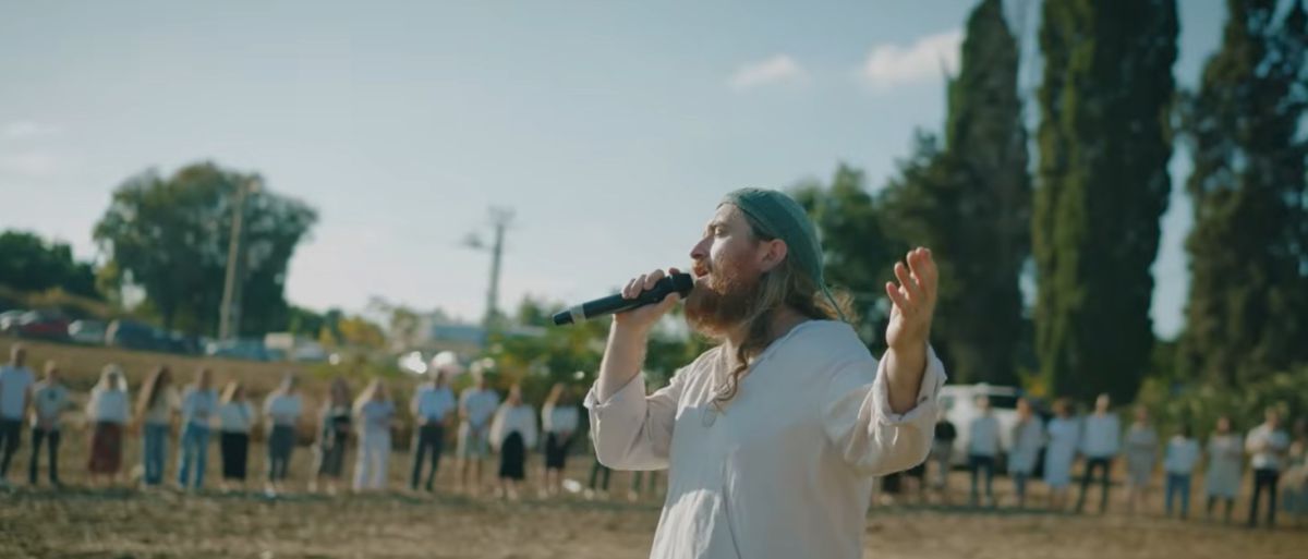 צפו: שירת המונים של יה אכסוף סביב קברה של תפארת לפידות