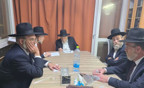 הח"כים החרדים דנו עם הרב הירש על חוק הגיוס; אין הסכמות