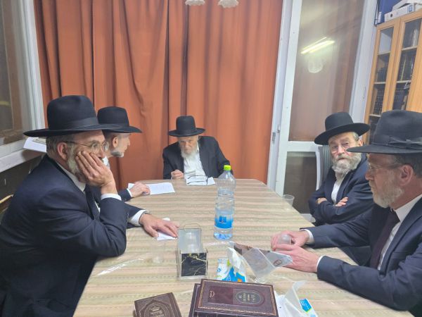 הח"כים החרדים דנו עם הרב הירש על חוק הגיוס; אין הסכמות