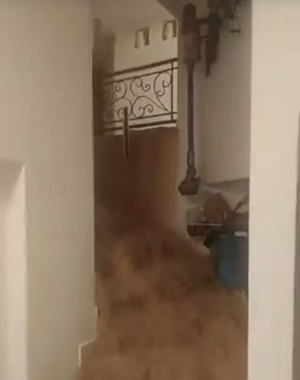 תיעוד: בית פרטי באלקנה מוצף בעקבות הגשם העז