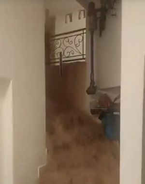 תיעוד: בית פרטי באלקנה מוצף בעקבות הגשם העז