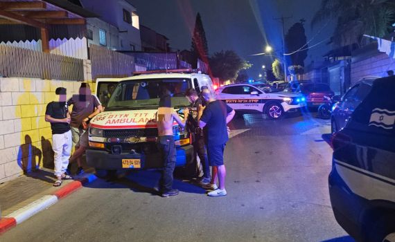 רעננה: בחורה דקרה את אמה שנפצעה בינוני