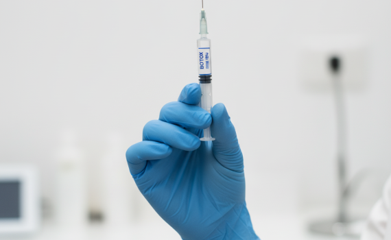 רופאה שמבצעת זריקות בוטוקס חשודה בהעלמת מיליוני שקלים