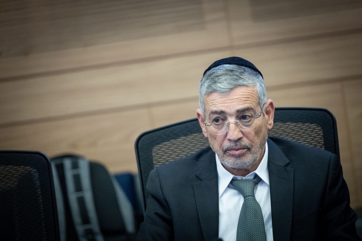 מנכ"ל משרד הדתות "אל תפיצו המודעות על אמצעי המניעה"