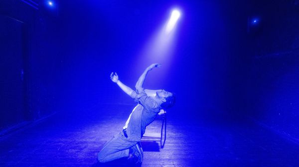 שנתיים אחרי ה-7.10: ההצגה על הכיסאות הריקים חוזרת