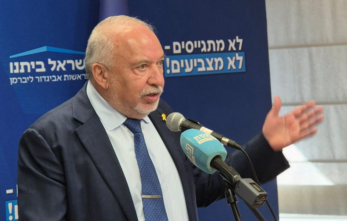 שאלנו את ליברמן: האם תעבור על החוק?