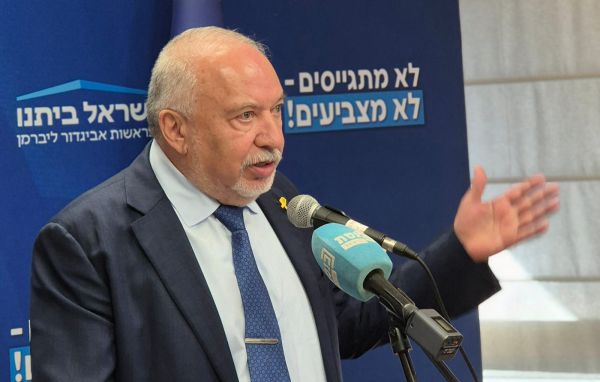 שאלנו את ליברמן: האם תעבור על החוק?