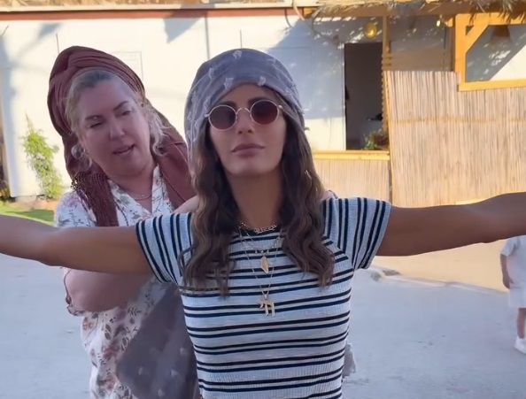 "תגובה לכאפייה": כוכבת הרשת האמריקנית בכיסוי ראש של מתנחלת