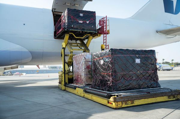 באלף מטוסים: מעל ל-120,000 טונות של ציוד צבאי