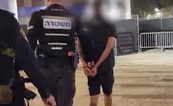 סיוט בכפר סבא: שב"ח נתפס מתחבא מתחת למיטה. צפו