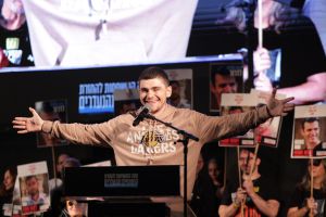 מקסים הרקין בכיכר: "שנתיים חלמתי על הרגע הזה"