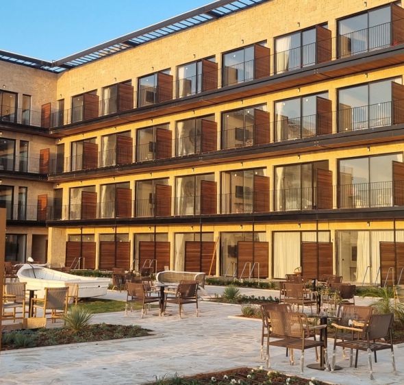 גורדוניה זכרון יעקב: מלון חדש חונך את הבריכה הארוכה בארץ