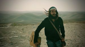 שחר עזרא משחרר את "לך לך": קריאת השכמה אישית ועוצמתית