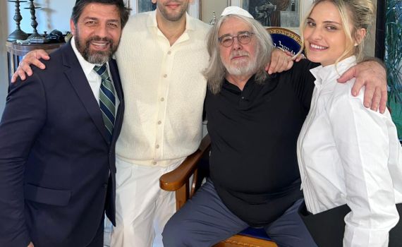 מרגש: כוכבת הילדים והנוער חושפת את השם של בנה השני