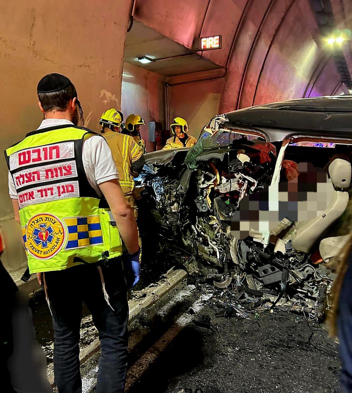 ירושלים: רכב התנגש בקיר בטון בכביש 16, הנהג נפצע אנוש