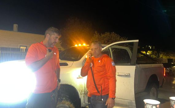 במזג אוויר קשה: מטיילת חולצה בנחל תקוע. צפו