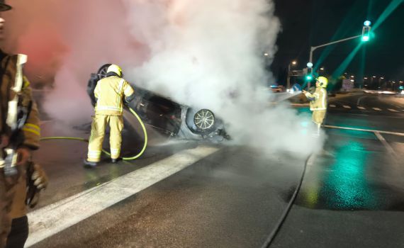 אסון בכביש 40: רכב התהפך ועלה באש – בן 40 חולץ ללא רוח חיים