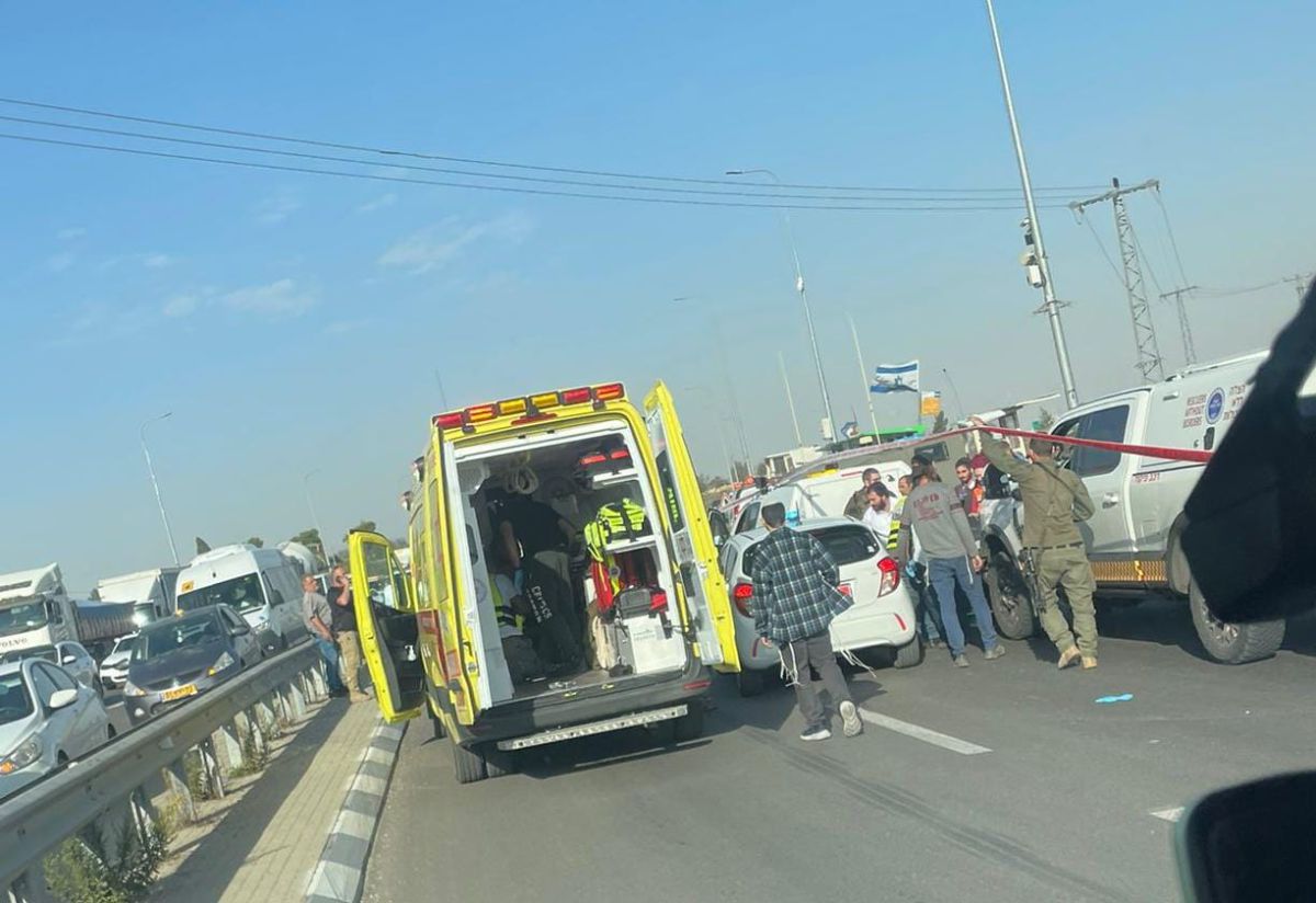 הרוג ושלושה פצועים בפיגוע בצומת גוש עציון