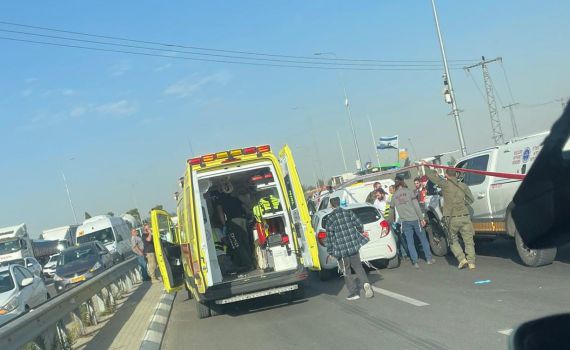 הרוג ושלושה פצועים בפיגוע בצומת גוש עציון