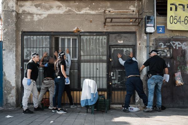 באמצעות סמויים: רשת ענק של סחר בסמים נתפסה בת"א. צפו במעצרים