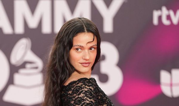 יהלומים מבריקים: האם כך נשמע השיר בעברית שכתבה רוסליה?