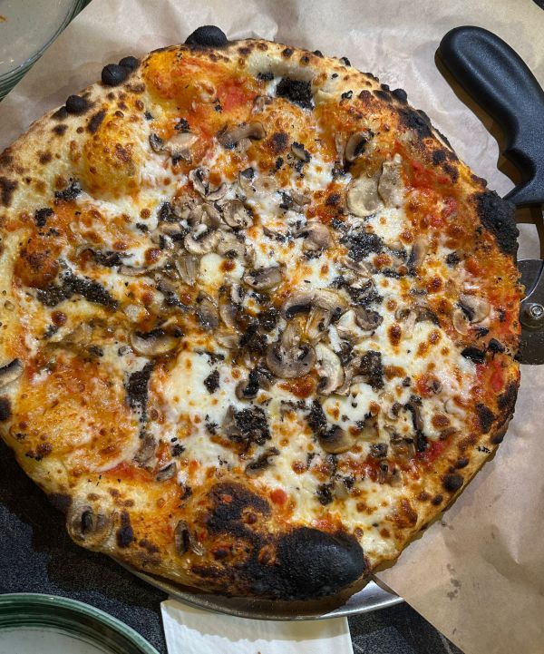 פיצה אנטוני'ס – אוכל איטלקי טעים ואווירה משגעת