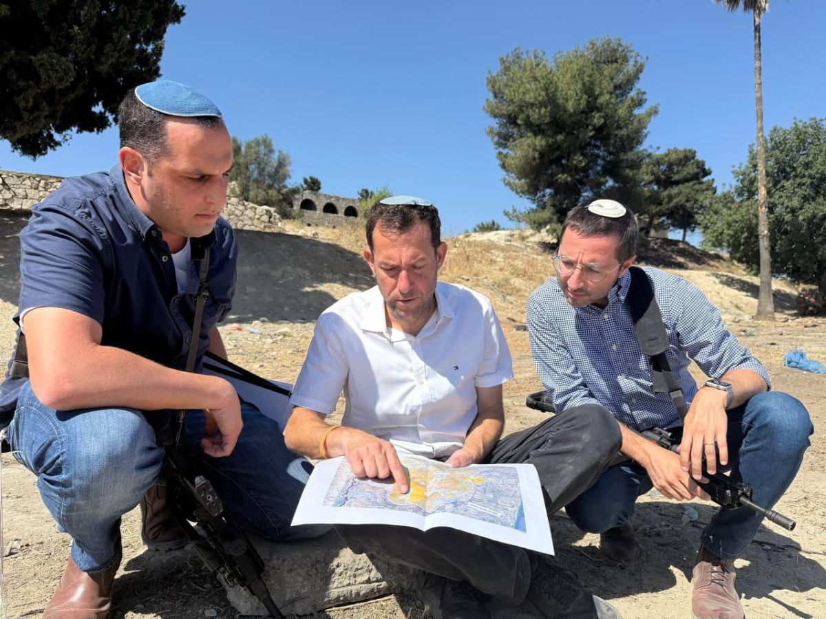 היסטורי: צוותי מדידה של מועצת שומרון נכנסו לישוב החרב