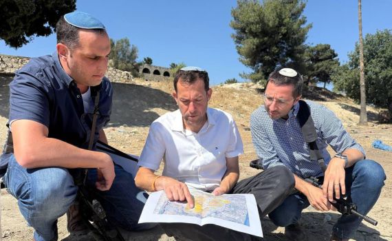 היסטורי: צוותי מדידה של מועצת שומרון נכנסו לישוב החרב