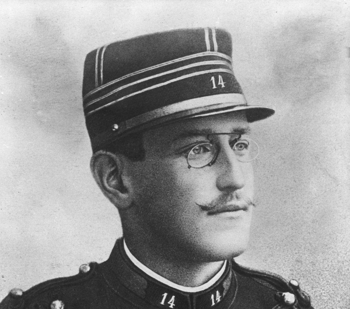 אחרי 130 שנה: צרפת העלתה את הדרגה של אלפרד דרייפוס