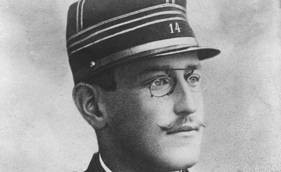 אחרי 130 שנה: צרפת העלתה את הדרגה של אלפרד דרייפוס