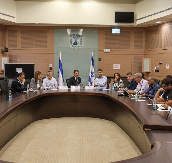 הלומת קרב בכנסת: פוסט-טראומטית שמסתובבת ברחובות, היא טרף קל