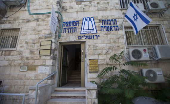 פרשת השוחד ברבנות: רב ראשי לשעבר נחקר בחשד לקבלת שוחד ומרמה