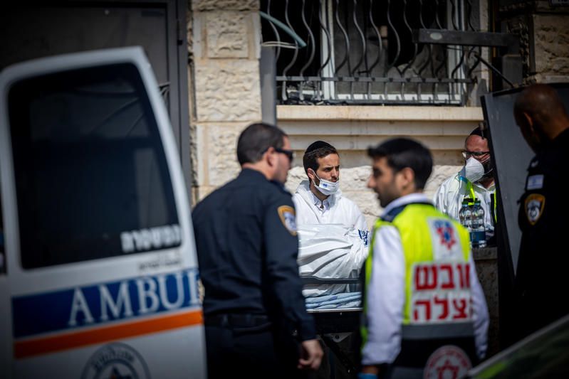 אישה אותרה ללא רוח חיים בביתה בירושלים