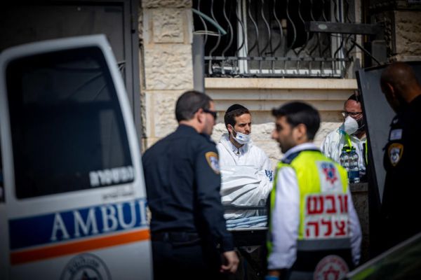 אישה אותרה ללא רוח חיים בביתה בירושלים