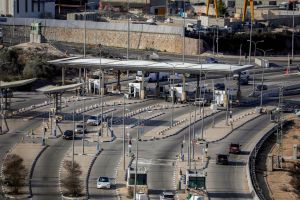 ראשוני: ניסיון דקירה במחסום המנהרות, המחבל נוטרל