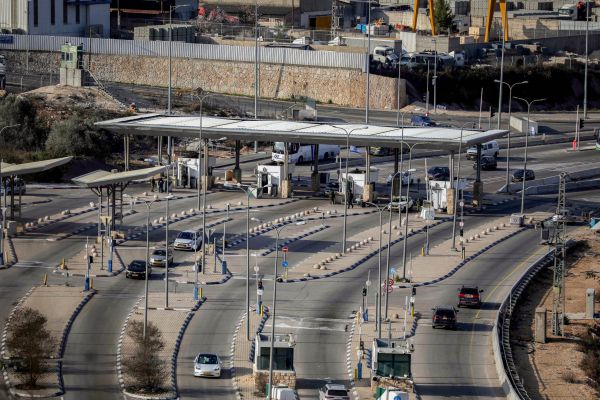 חייל ירה לעבר שב"ח במחסום המנהרות: הציר לירושלים נחסם