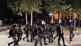 נסיון לינץ': חרדים פוצצו את חלונות רכבו של ח"כ יואב בן צור